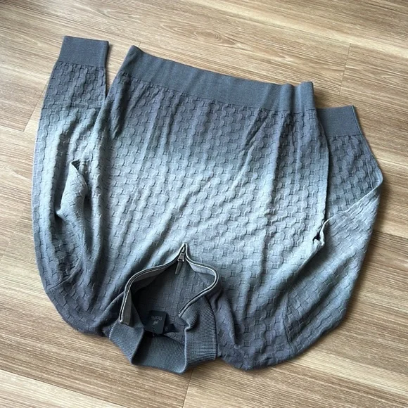Raffi textured metallic silver gray size medium fitted sweater with zip